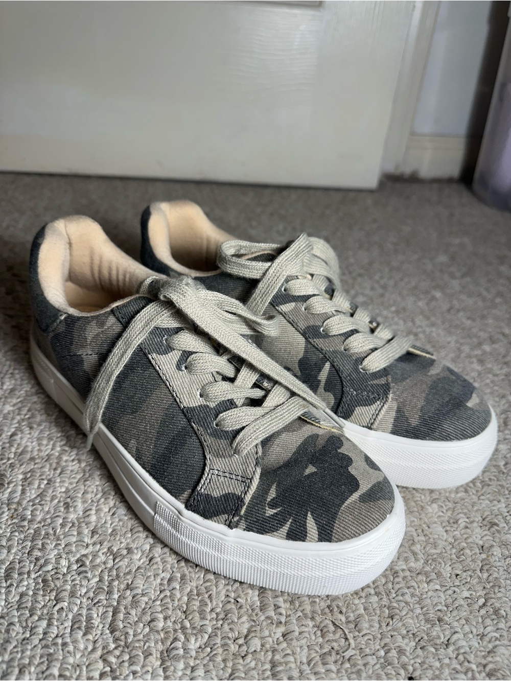 Soda Camo Low-Top Sneakers - Beige Green
